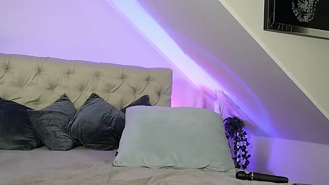 hotmilfbitch - Hotmilfbitch's free webcam