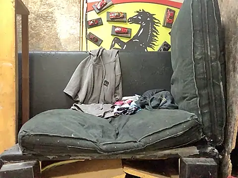 ilovehairywoman - ILOVEhairywoman's free webcam