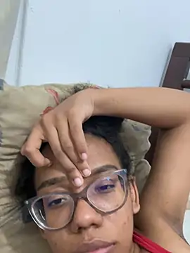 valen_1990 - Valen_1990's free webcam