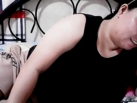 hornypussie69 - HornyPussie69's free webcam