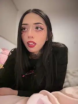 Webcam Model (JIORYOvO) is live