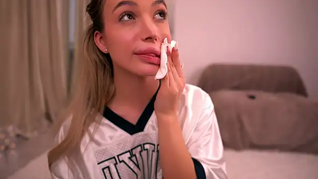 kyliejoyce - KylieJoyce's free webcam - UK Sex Cams