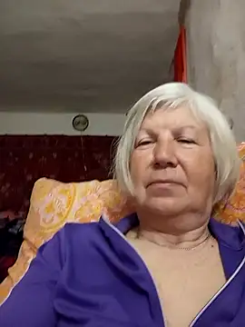 Webcam Model (KlaudiaDarling)  is live.Free join now!