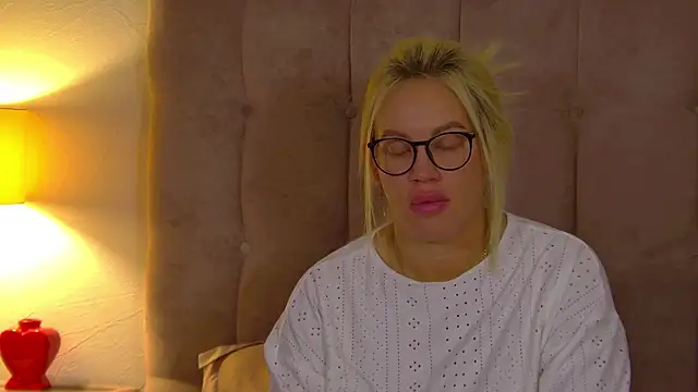 marianeumann - MariaNeumann's free webcam