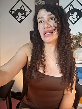 Webcam Model (Lina_444)  is live.Free join now!