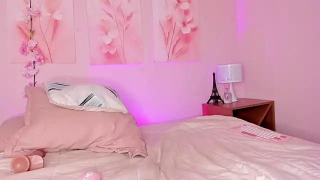 lilirousee - Lilirousee's free webcam - UK Sex Cams