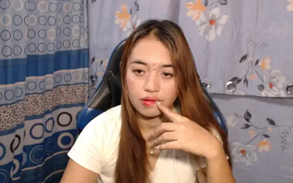 urlover_mae26 - Urlover_mae26's free webcam