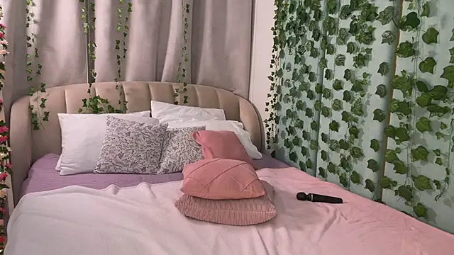 love_is_lola - Love_is_Lola's free webcam