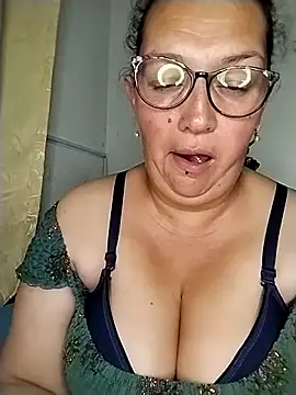 Webcam Model (_Saraqueen)  is live.Free join now!