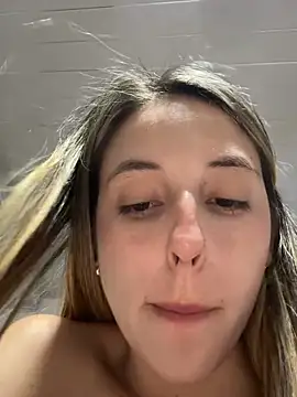 Webcam Model (lriana_miller)  is live.Free join now!