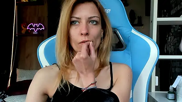 karo123421 - Karo123421's free webcam - UK Sex Cams