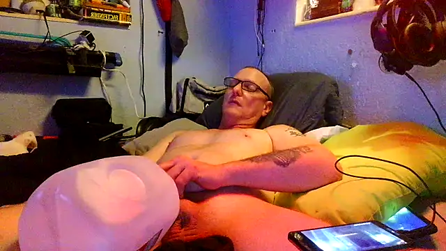 pornstro921 (Ask my age) - cloud donations here