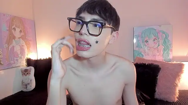 strawberry_kitty_ (M twink) - naked bby  (´▽`ʃ♡ƪ)