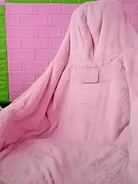 romilk-12 - Romilk-12's free webcam