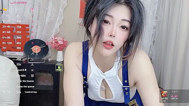 美女CeeKie在线直播