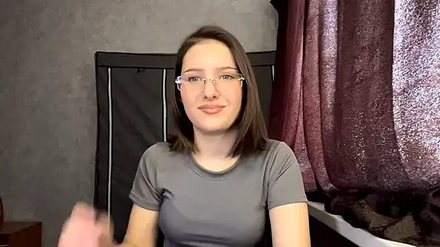 FoxieFlare live sex cam