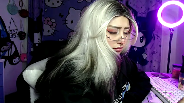 lussyevans24 (F young) - sex dp