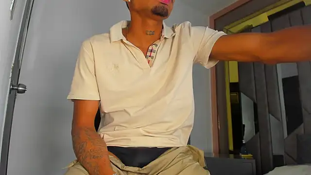 rpoolrboy (M twink) - milk in public 😈😈