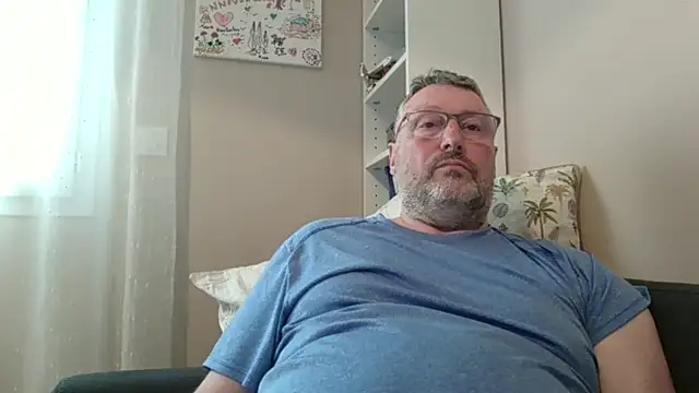 doudou310 (Ask my age) - 20 tks showing dick