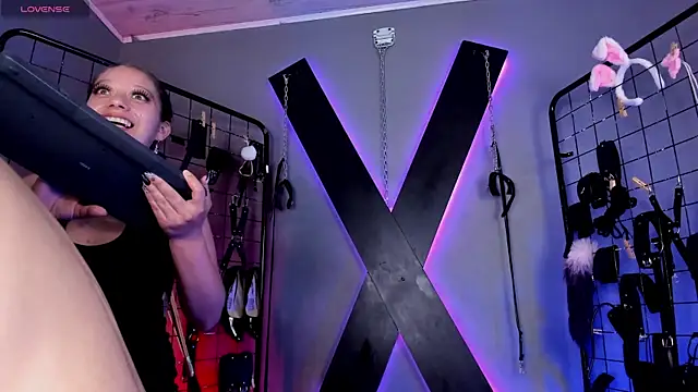 Cinthia_Iris_BDSM webcam