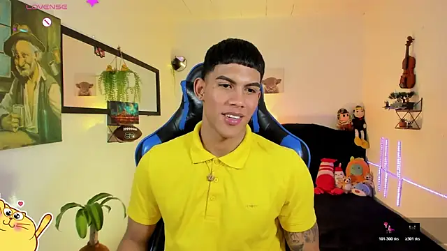 damian_latinxxx (M young) - 😈shirtless