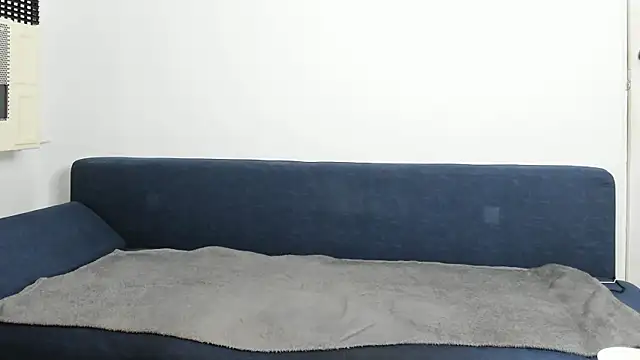 blueeyesdesire - BlueEyesDesire's free webcam