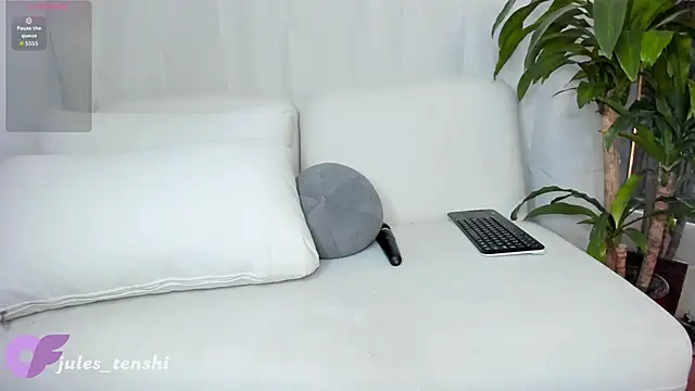 tenshii_jules (T young) - finger in ass