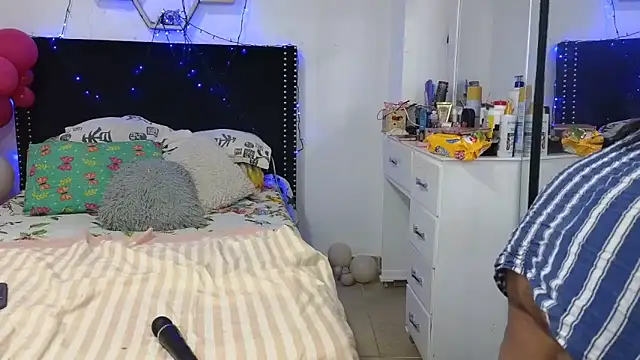 charlotte_077 - Charlotte_077's free webcam