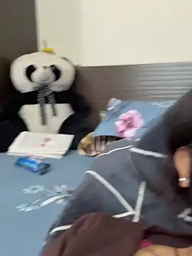 Webcam Model (raavigirl) is live