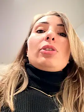 Webcam Model (Wonder_Kari)  is live.Free join now!