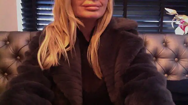 Lisavontease live cam profile