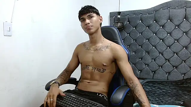 luka_big18 (M twink) - Cum show/ close transmissio😈