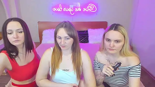 MagicEyess Live Webcam on Stripchat