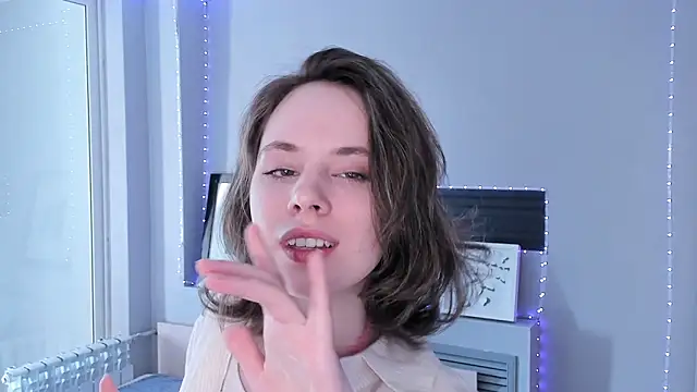 crystaleah - CrystaLeah's free webcam - UK Sex Cams