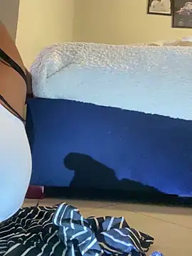 Webcam Model (Dellah27)  is live.Free join now!