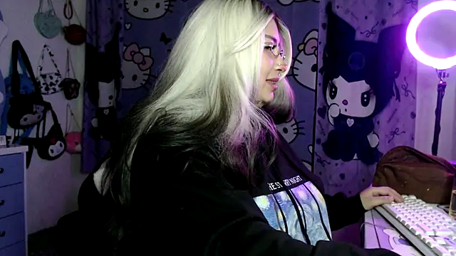 lussyevans24 - Lussyevans24's free webcam - UK Sex Cams