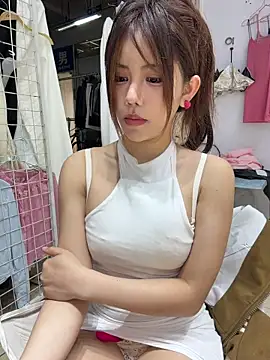 美女Selenaaaaa-在线直播