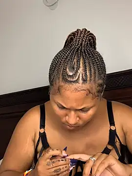 Webcam Model (madell)  is live.Free join now!