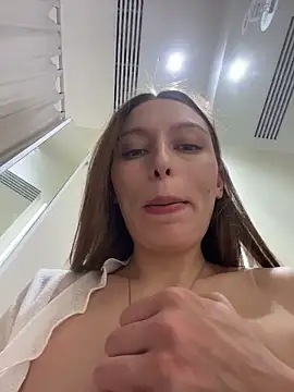 leiamood (F young) - Spanking a naked pussy