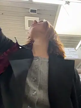 rosiesecret (F young) - Say Hi to my pussy in public