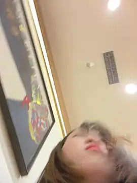 美女littleqiu在线直播