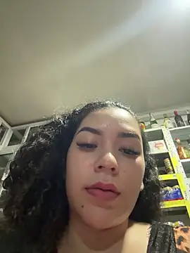 Webcam Model (VictoriaaRose)  is live.Free join now!