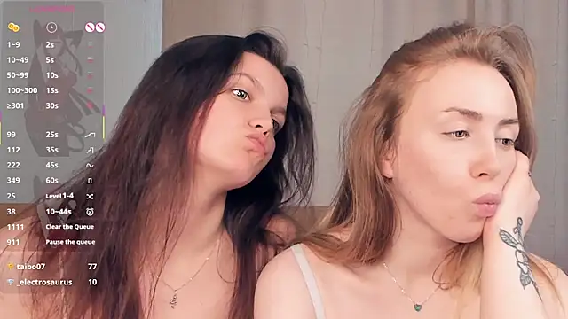 LelahLat live sex cam