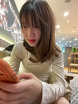 美女littleqiu在线直播