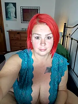 sarahdelsol (Ask my age) - Brüste einölen