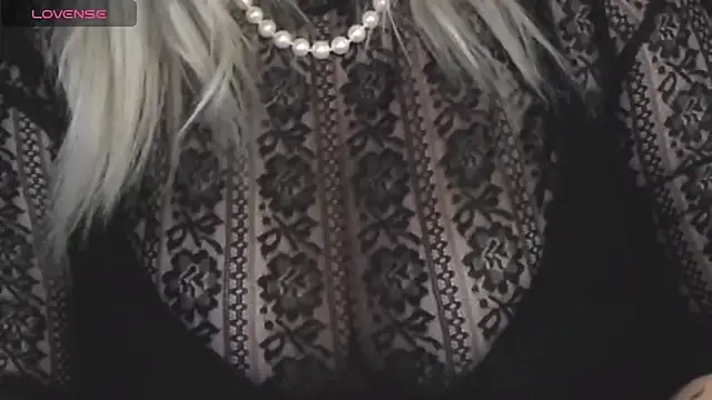 nimphotease (F milf) - titts in ur mouth  with dildo between