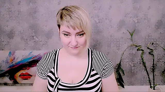 djullia (F milf) - show ass in panties