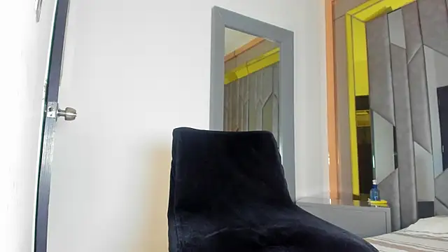 rpoolrboy (M twink) - milk in public 😈😈