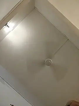 Webcam Model (NakedMILFx)  is live.Free join now!