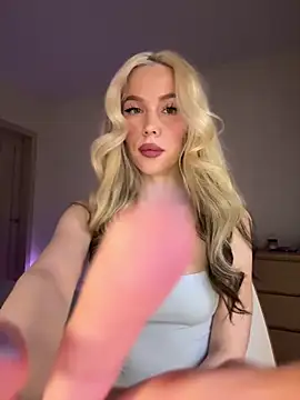 Webcam Model (xDinnax)  is live.Free join now!